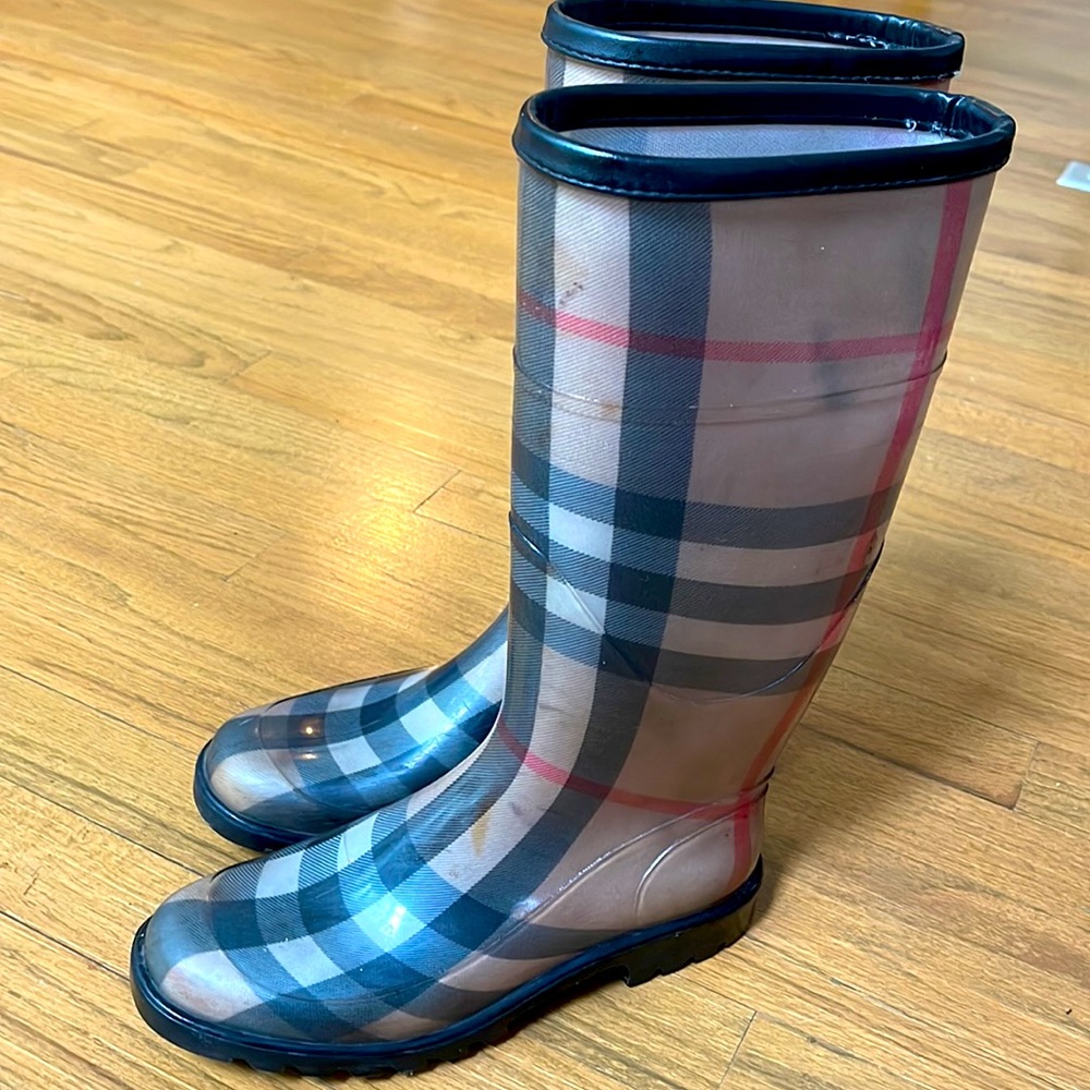 AUTHENTIC BURBERRY RAIN BOOTS |. Scuff Marks | Made In Italy